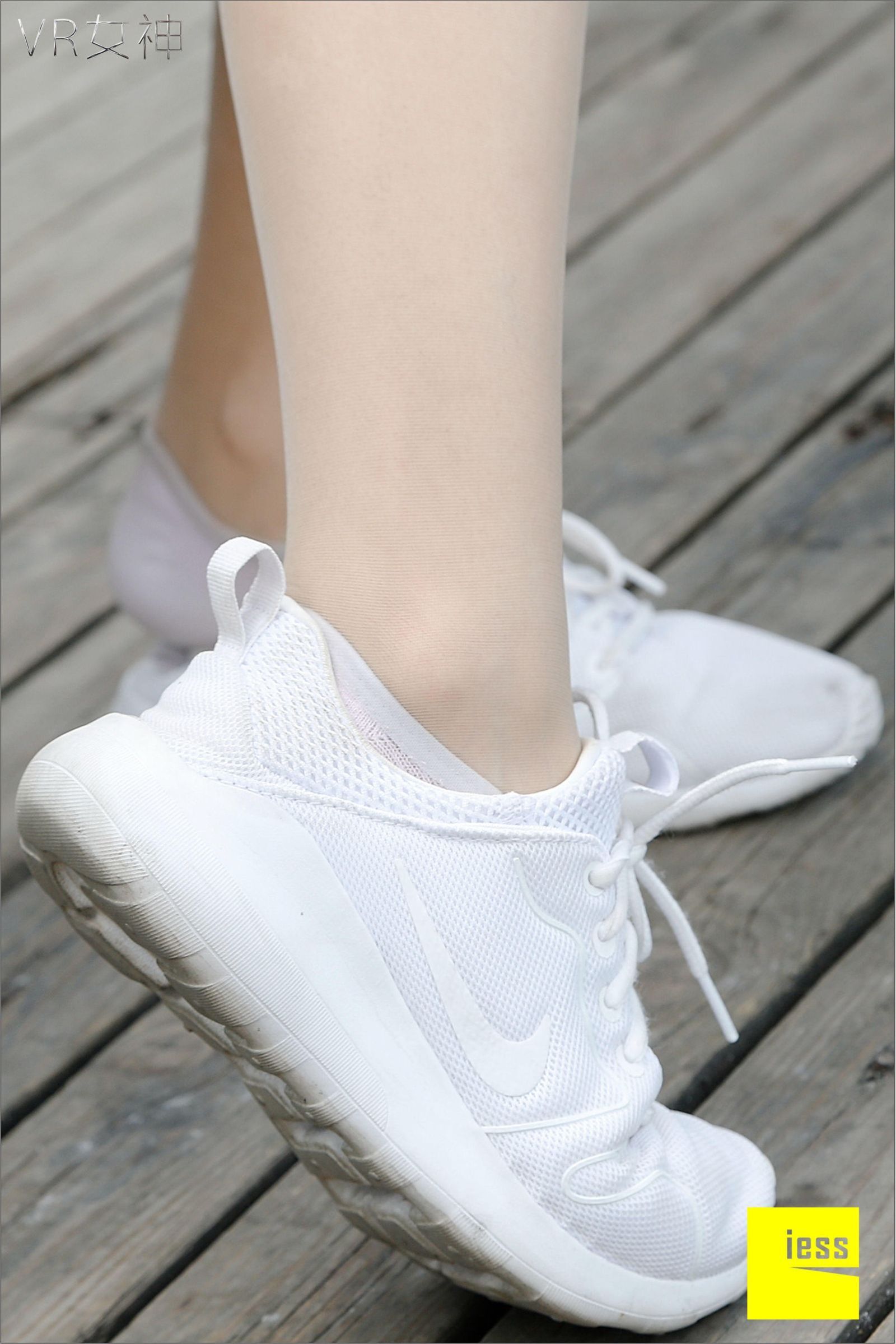 [IESS]异思趣向 女主播SASA 白球鞋的丝足梦游